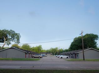 146 S Main St APT 52, Clute, TX 77531