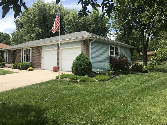 2nd image of 623 N Lake Dr