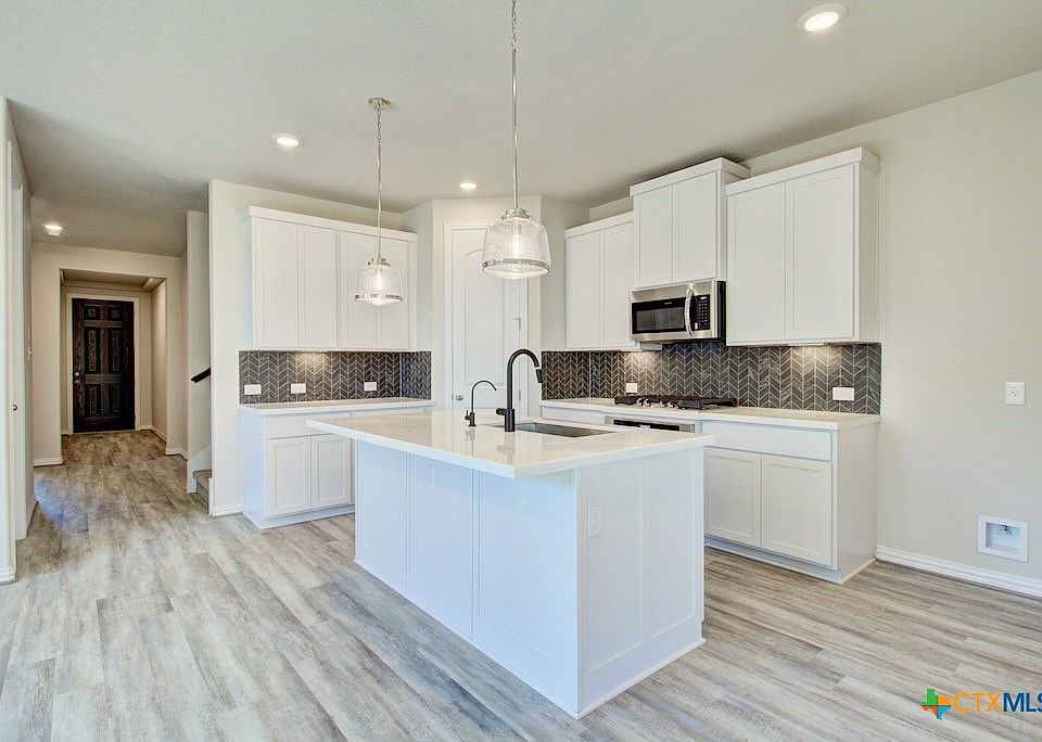 1st image of 1822 Pining St
