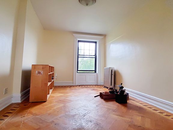 3rd image of 996 Bergen St #4
