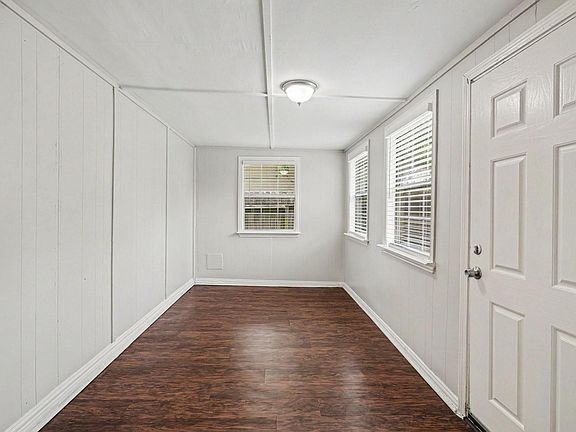 2nd image of 4811 Hawthorne St