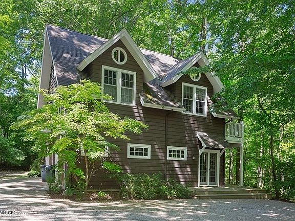 3rd image of 6657 Lake Ln