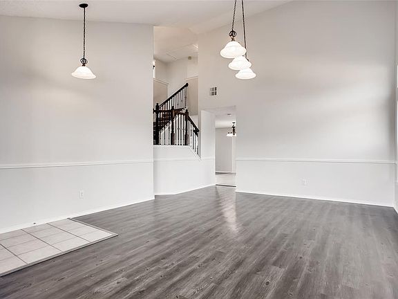 3rd image of 5606 Vista Park Ln