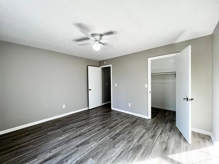 8609 Holmes Rd #301 — Photo 6