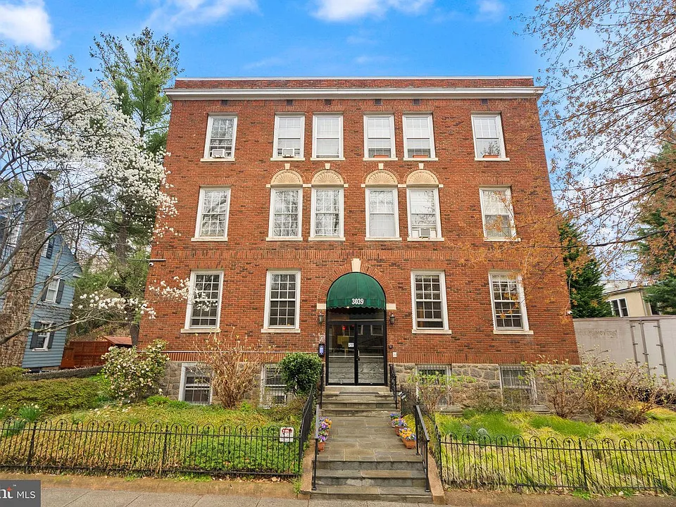 3039 Macomb St NW #2A