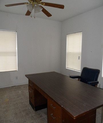 2nd image of 807 Potomac