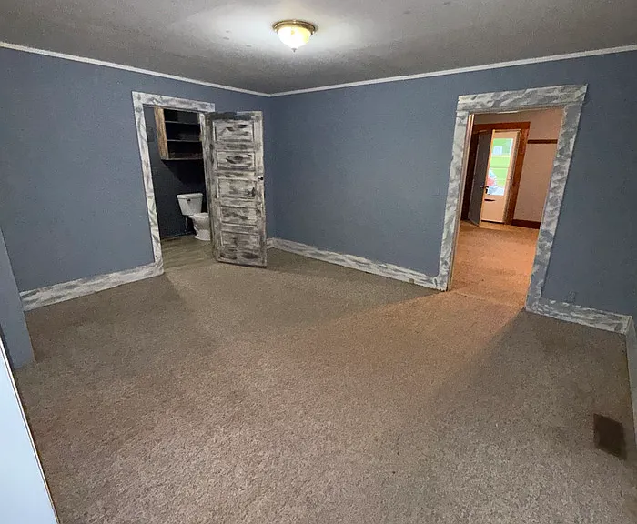 564 N North Court St — Photo 17