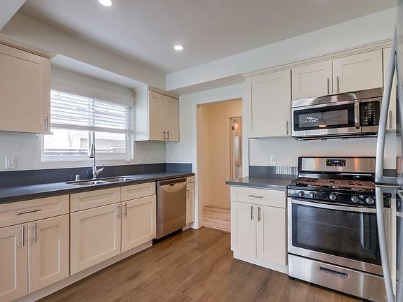 4th image of 11506 Truro Ave APT B
