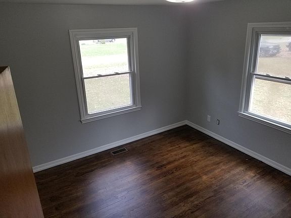 3rd image of 3730 Knollcrest Rd