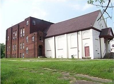2nd image of 131 W Woodland Ave