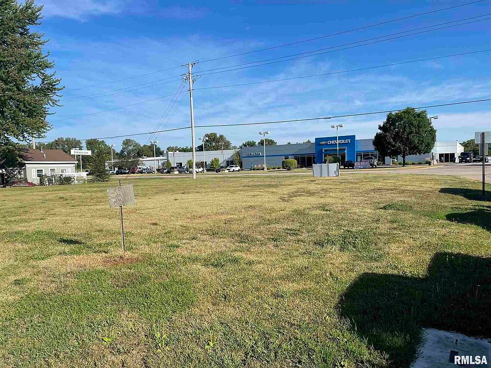 2nd image of 330 1st Ave E