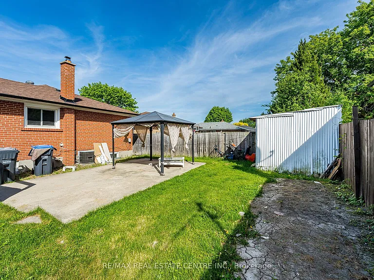 2 Milner Rd #BASEMENT — Photo 30