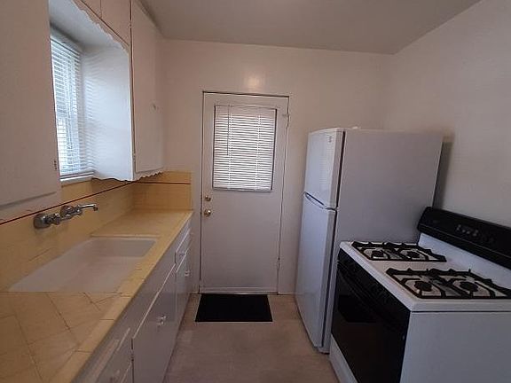 4th image of 141 N Kenwood St APT E