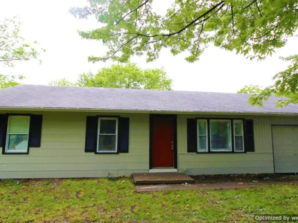 9317 Grandview Rd, Kansas City, MO 64132