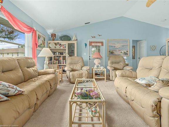 4th image of 8 Lake Side Trl
