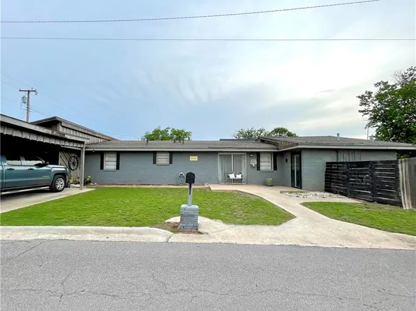 808 N 16th St, Clinton, OK 73601