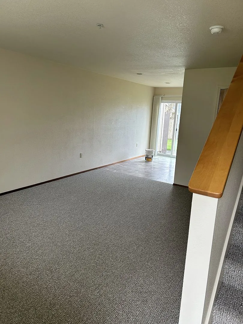 750 BayPark — Photo 2