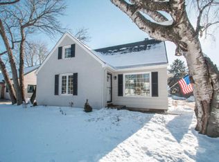 7550 N Crossway Rd, Fox Pt, WI 53217