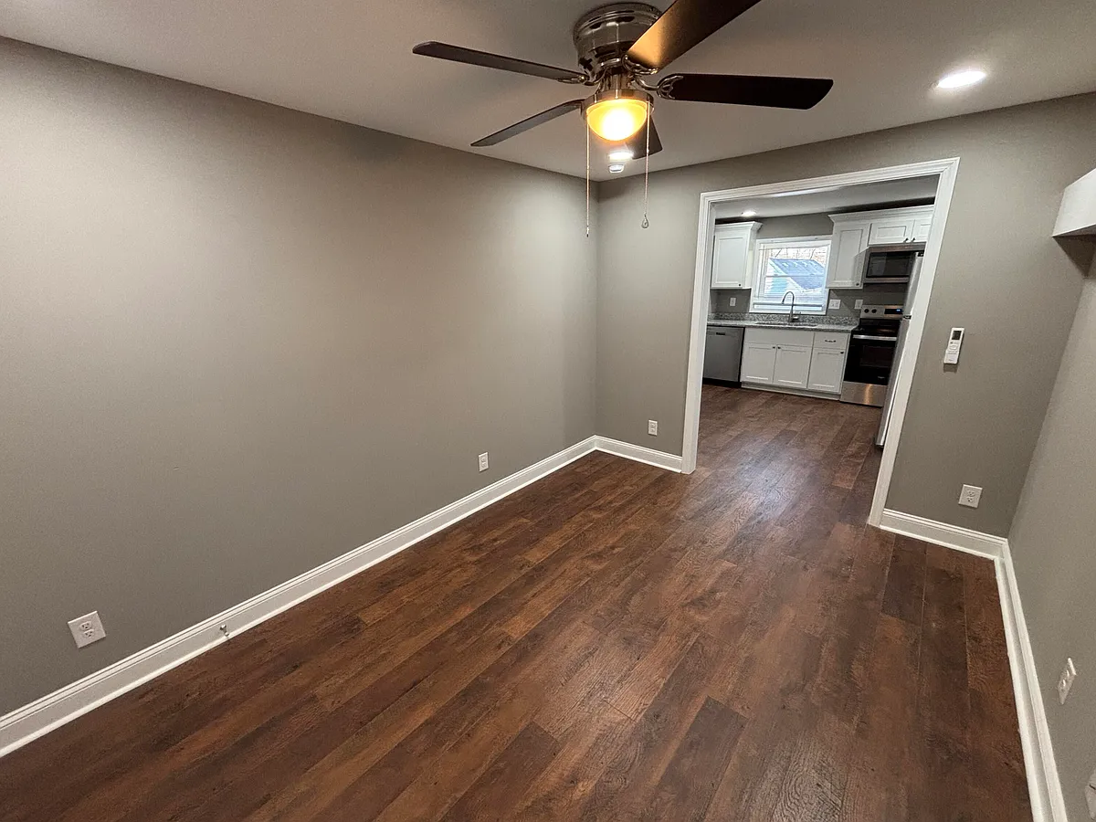 Building Photo - 402 Gunn St #202