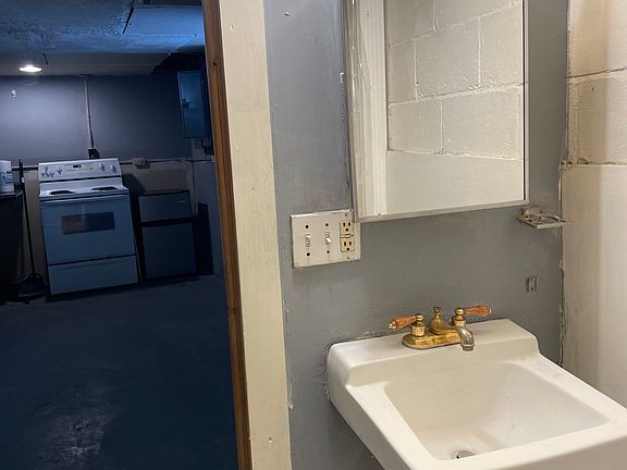 5th image of 34 Cadillac St Unit 1