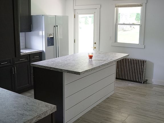 Ship Lap Island with Bar 