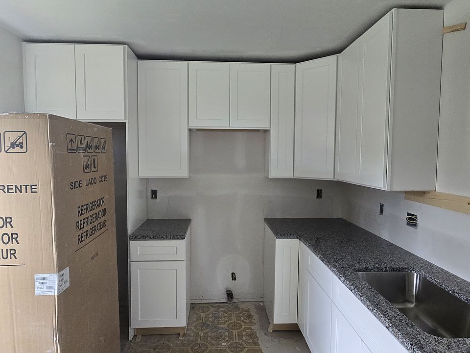 2nd image of 716 Smith St #3