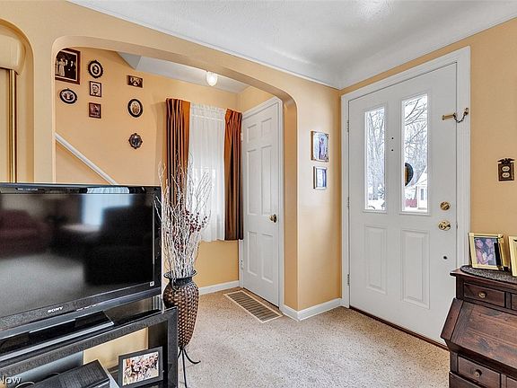 4th image of 20718 Stanford Ave