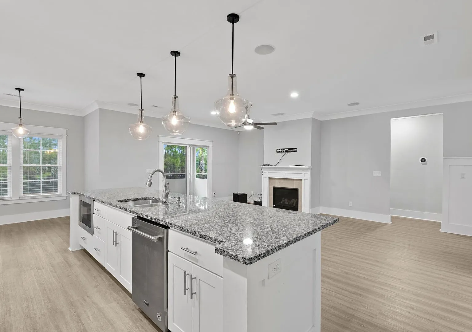 Beautiful Home Available with Tons of Upgrades! — Photo 4