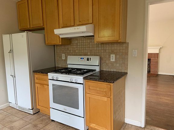 5th image of 1551 Mariposa St