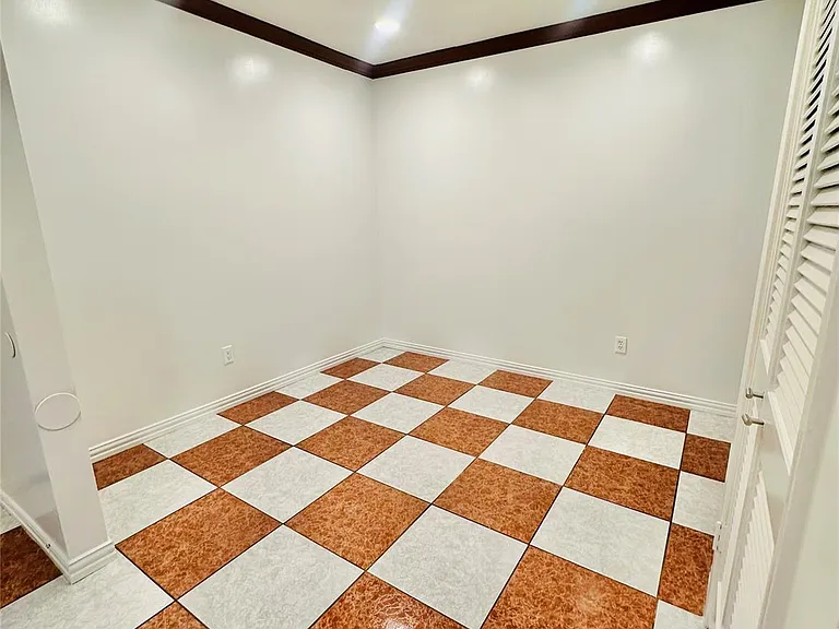 7503 Winkle Wood Ln — Photo 5
