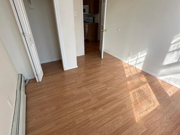 7 Story Court image 9 of 10