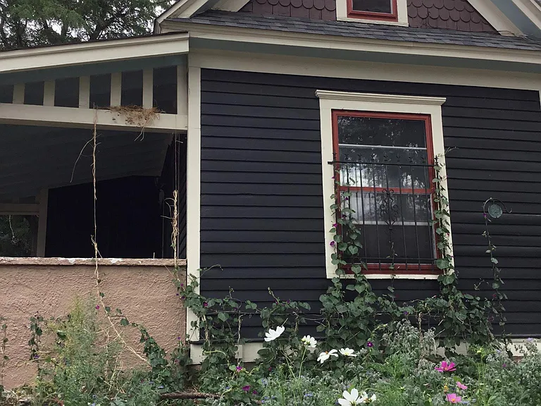 831 S Cascade Ave — Photo 2