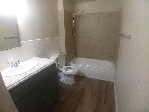 3rd image of 1124 E 9th St #53