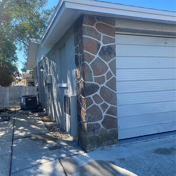 7540 Venice Dr — Photo 2