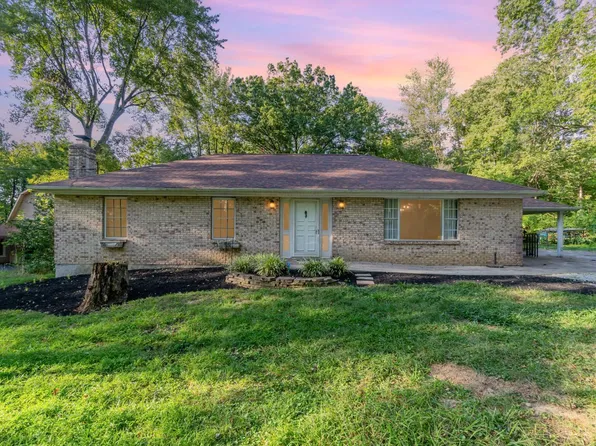 1742 Tib Day Ln, Amelia, OH 45102