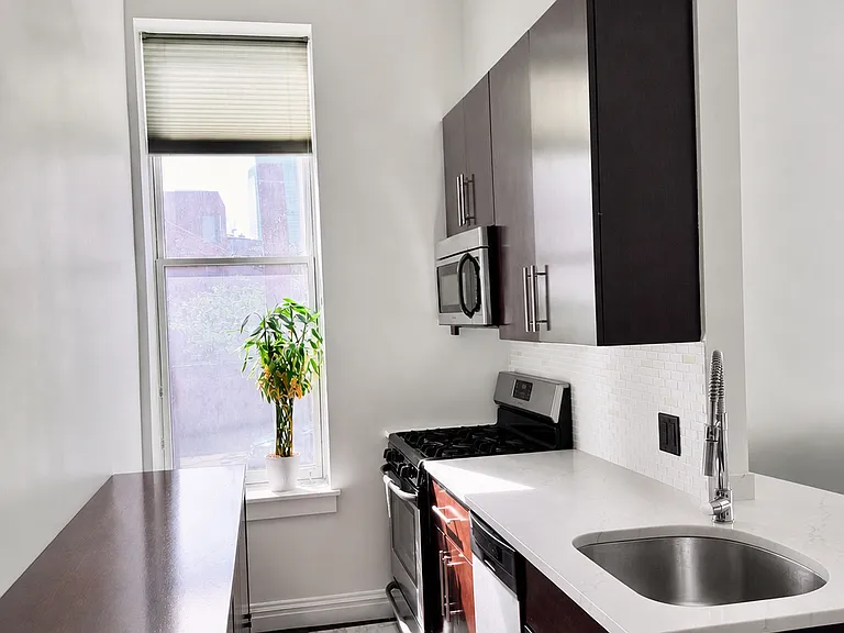 277 York St #102 — Photo 2