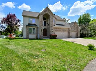 8627 Lansdowne Dr, Fishers, IN 46038