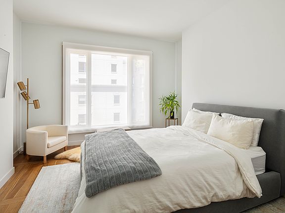 4th image of 30 Warren St #6B