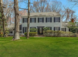 11 Munroe Ave, Mount Sinai, NY 11766