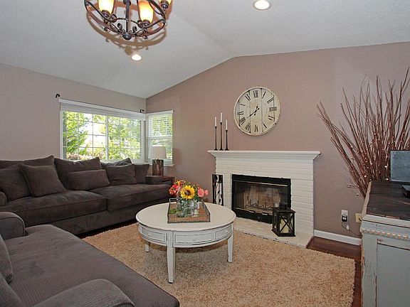 5th image of 629 Hanisch Dr