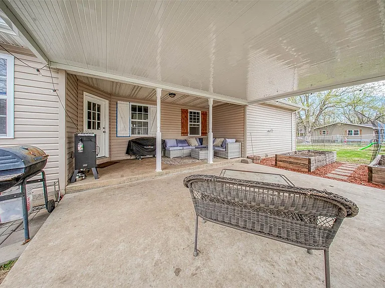 840 Herndon Rd — Photo 4