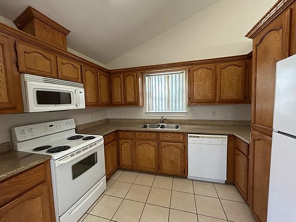 4th image of 2101 Bahamas Dr #4