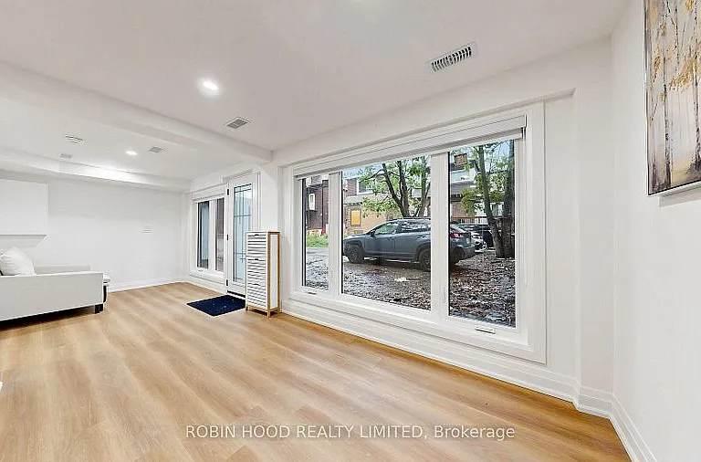 8 Laxton Ave #2 — Photo 5