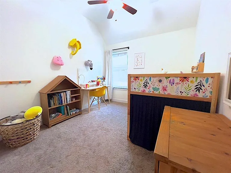 300 Grafton Ln — Photo 27