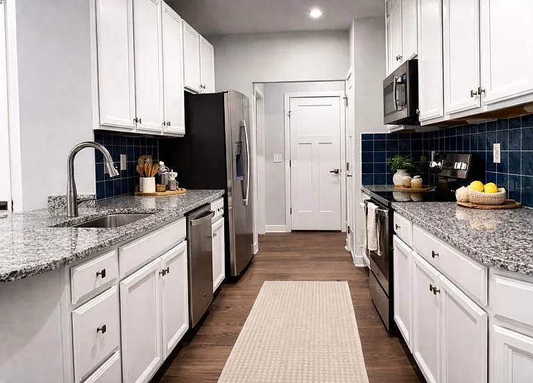 Gourmet Kitchen
Features: Pantry, Counter Bar, Gourmet, Kitchen Island, Wood Cabinets, Granite countertops
Dimensions: 17 x 11