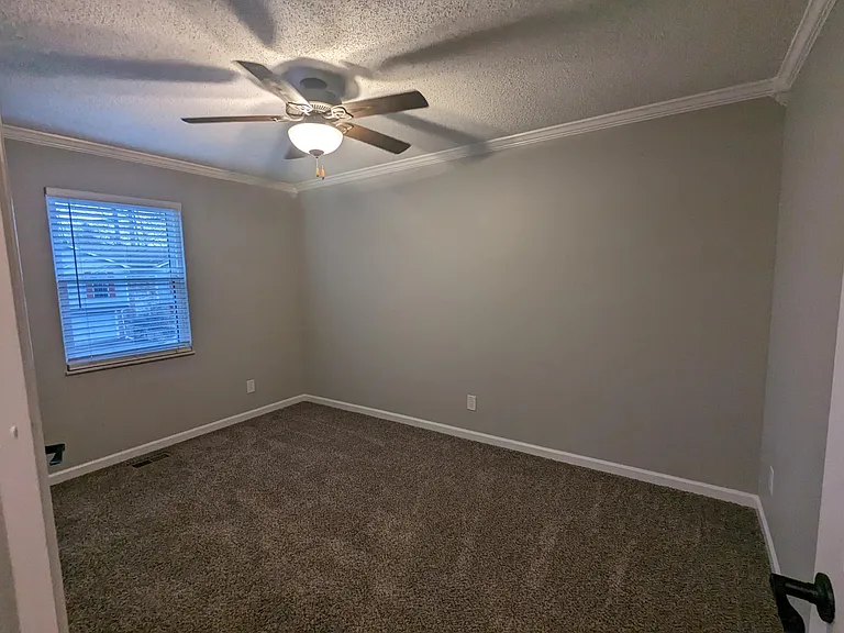 1424 Waynesboro Ln — Photo 9