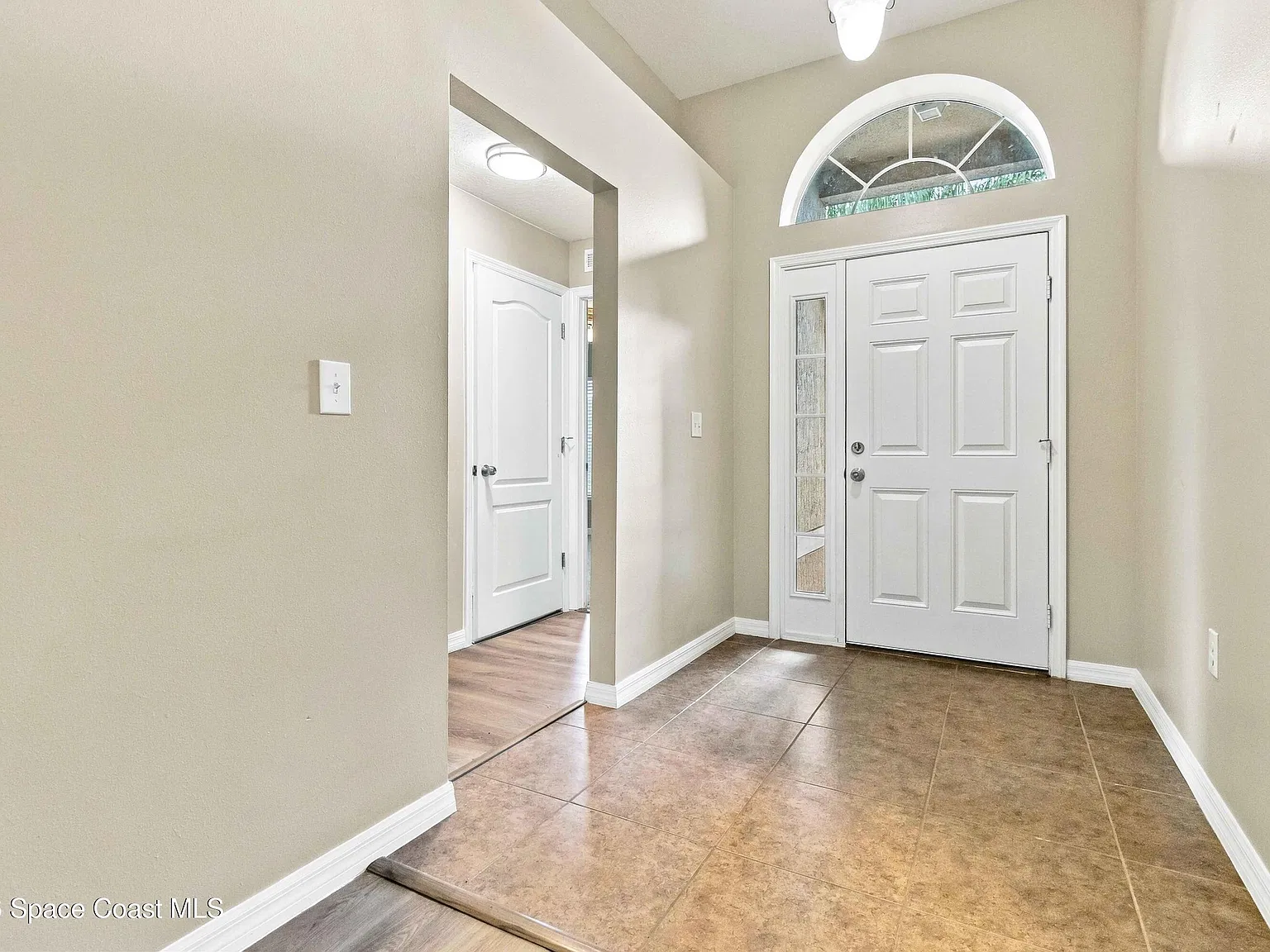 3 bed, 2.0 bath, 1875 sqft, $2,100 — Photo 4