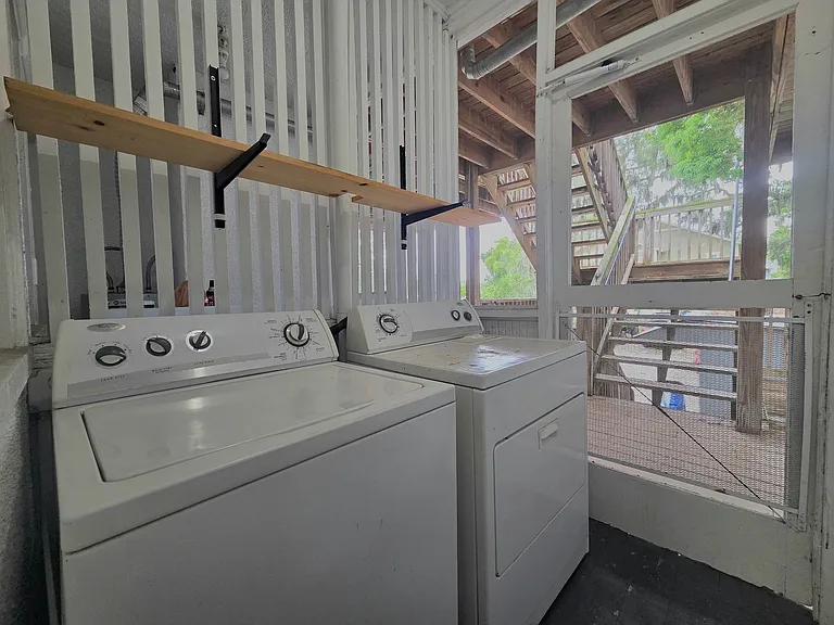 211 E Park St — Photo 13