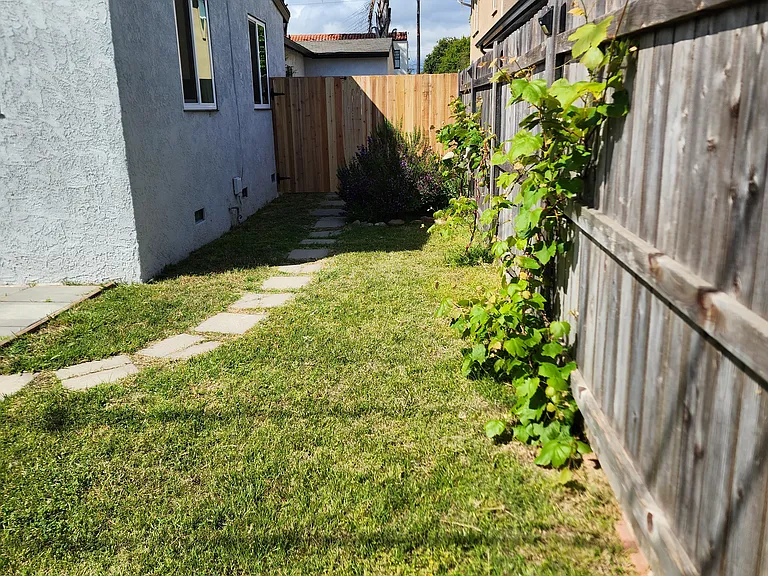 116 E Lewis St #B — Photo 30