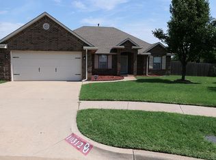 10312 Ashford Dr, Yukon, OK 73099